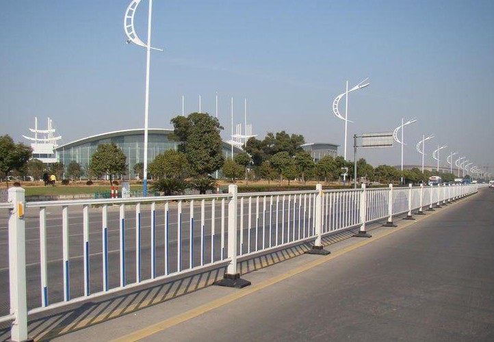 道路护栏：守护安全的隐形卫士